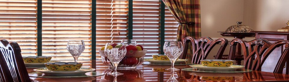 picture of wooden venetian blinds